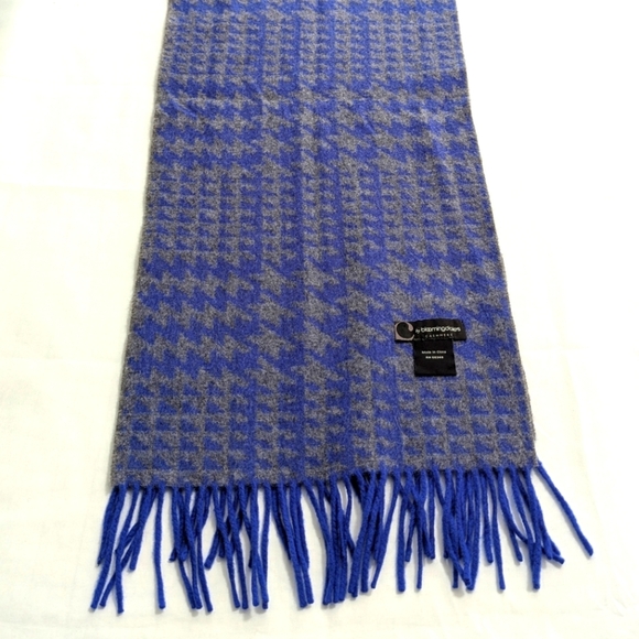 Bloomingdales Blue and Gray Houndstooth 100% Cashmere Scarf - Picture 1 of 14